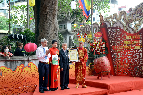 Vinh[-]danh[-]cây[-]di[-]sản[-]bên[-]cạnh[-]pháo[-]đài[-]thép
